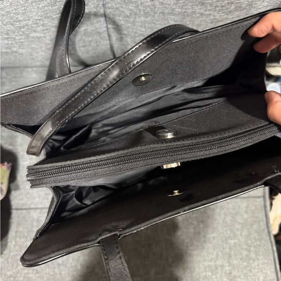 Black Purse - Picture 6 of 9